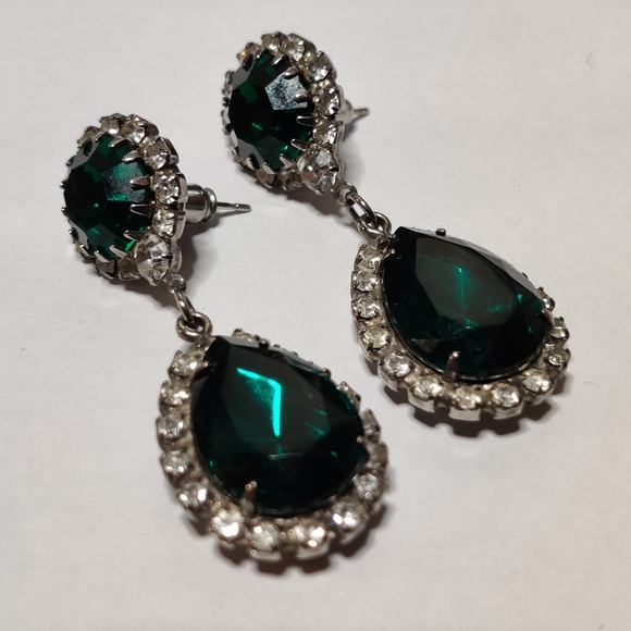 Vintage Emerald Glass Earrings - Picture 5 of 14
